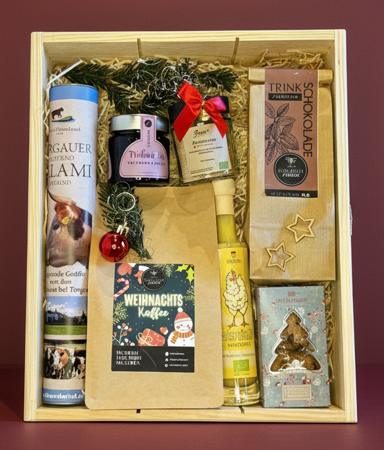 Geschenkset mit Kaffee und Weihnachtspräsent in Holzkiste